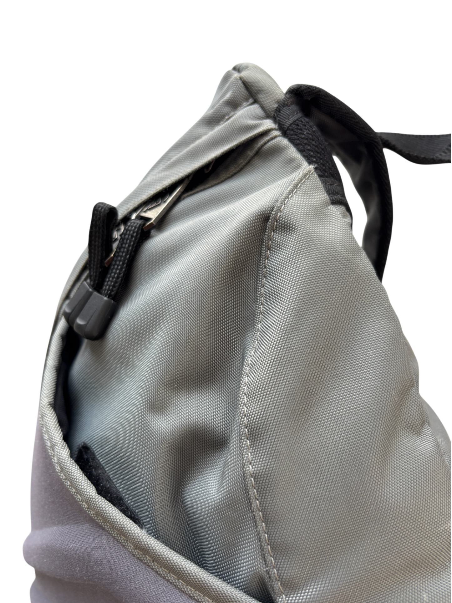 00'S QUIKSILVER HARD SHELL SLING BAG
