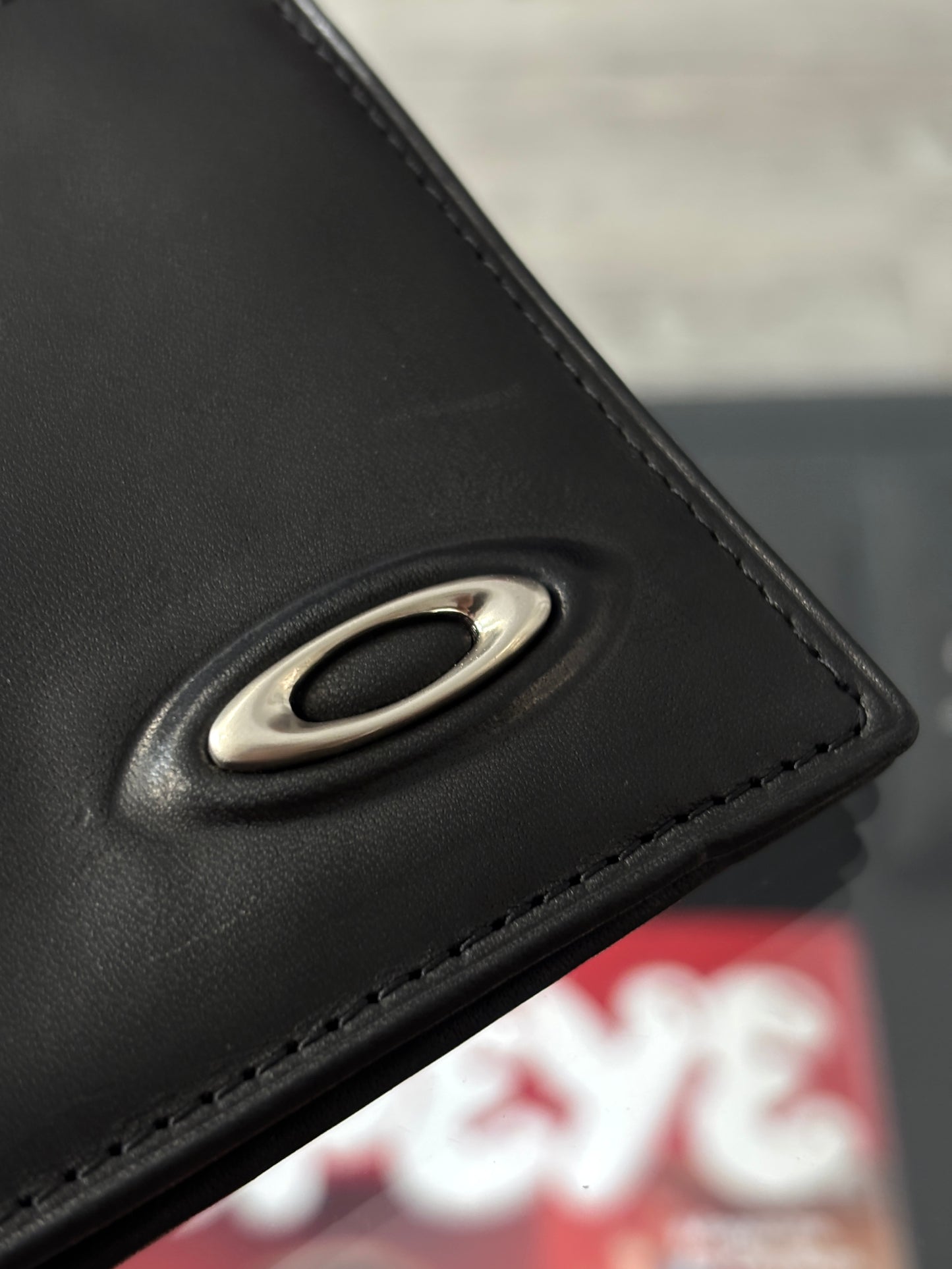 00'S DEADSTOCK OAKLEY SMALL ICON LEATHER WALLET