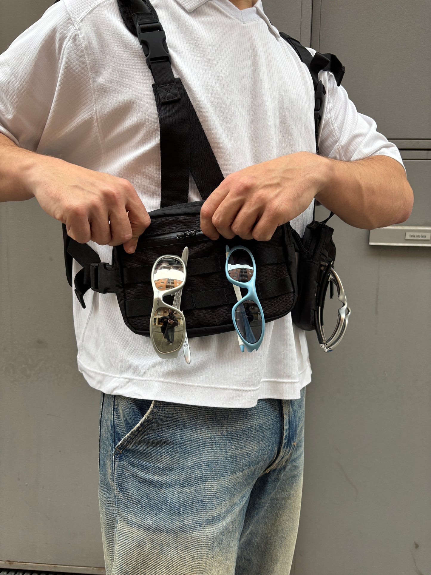 SS20 Oakley Stretch Logo Definition Bodybag Vest