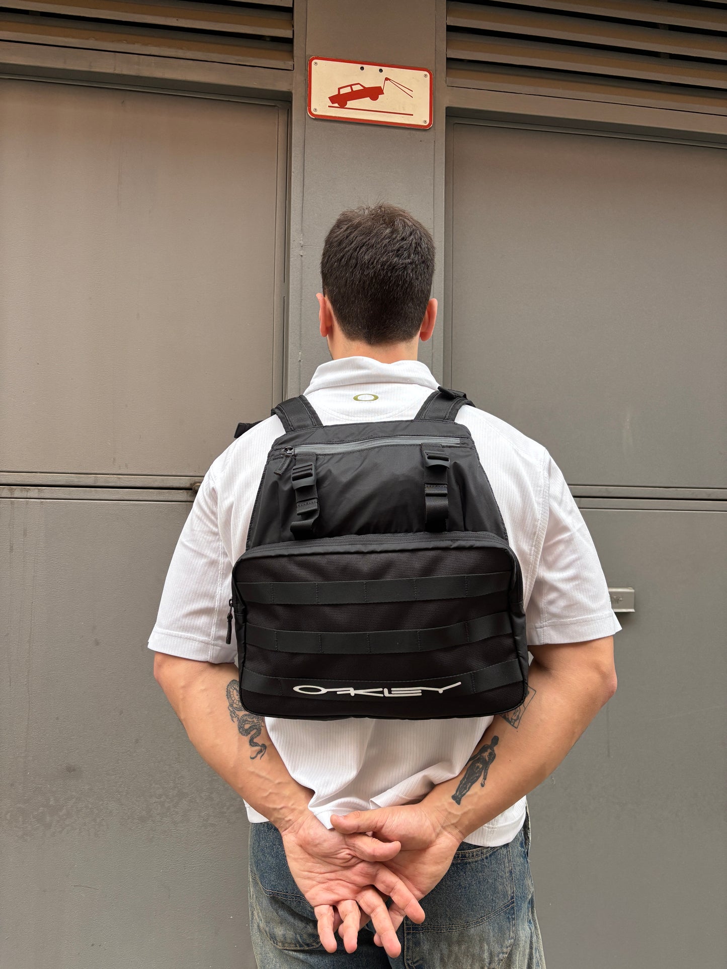 SS20 Oakley Stretch Logo Definition Bodybag Vest
