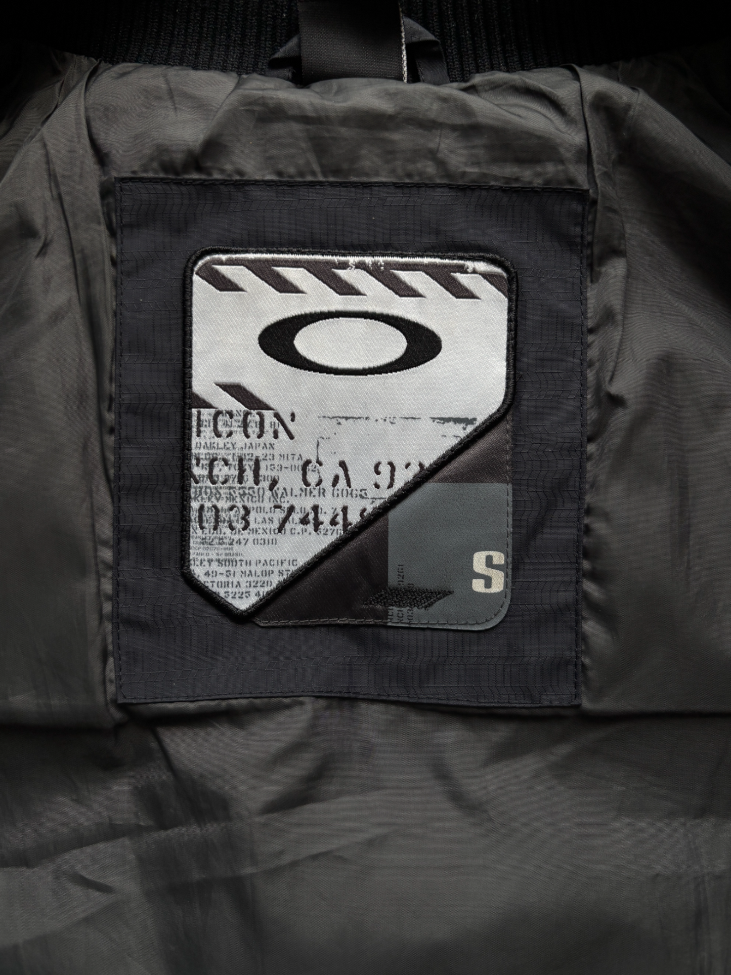 OAKLEY VENTILATED BLACK PADDED VEST