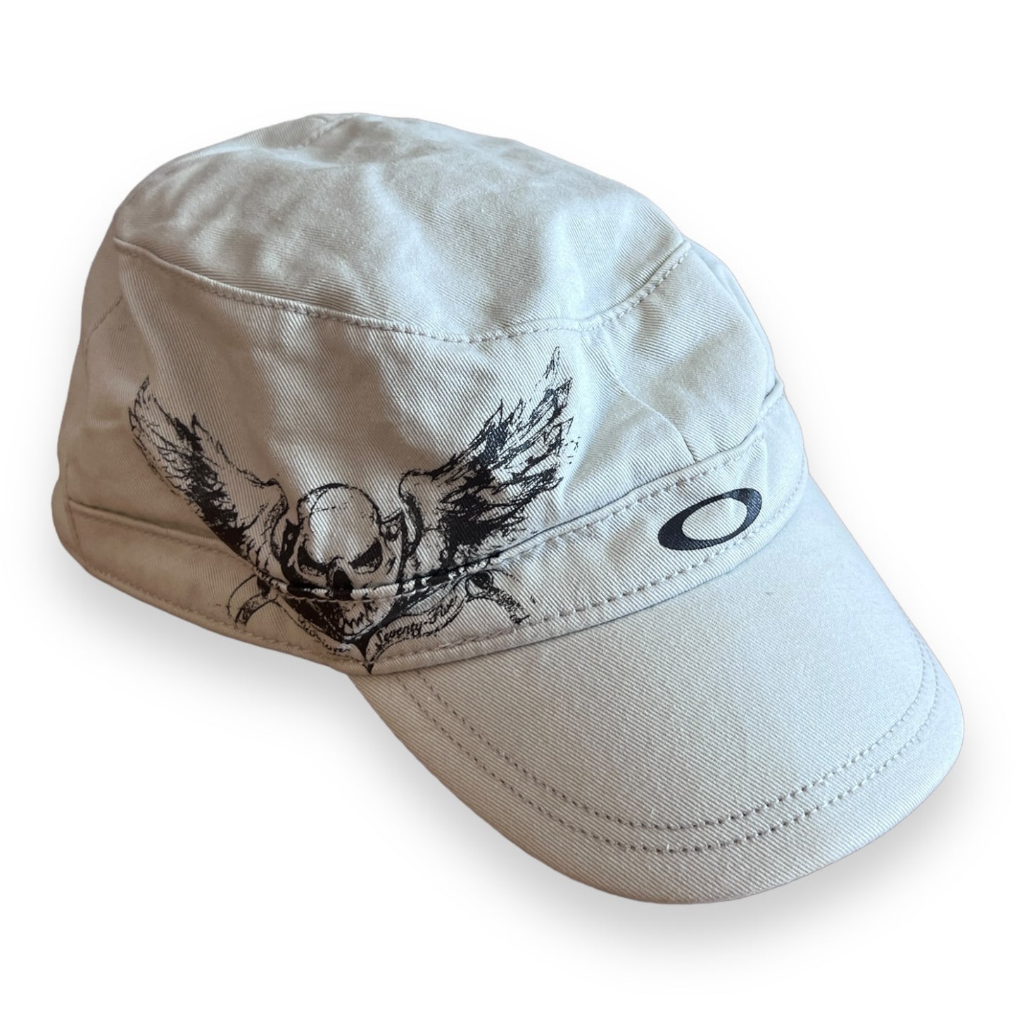 Oakley skull vintage trucker hat