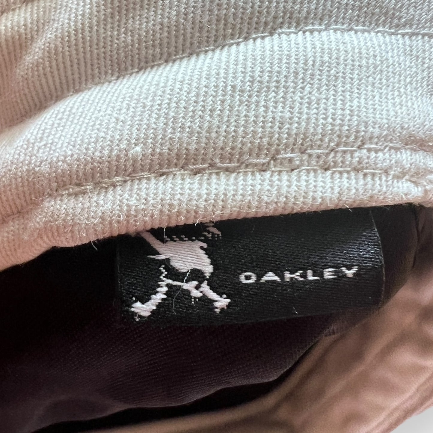 Oakley skull vintage trucker hat