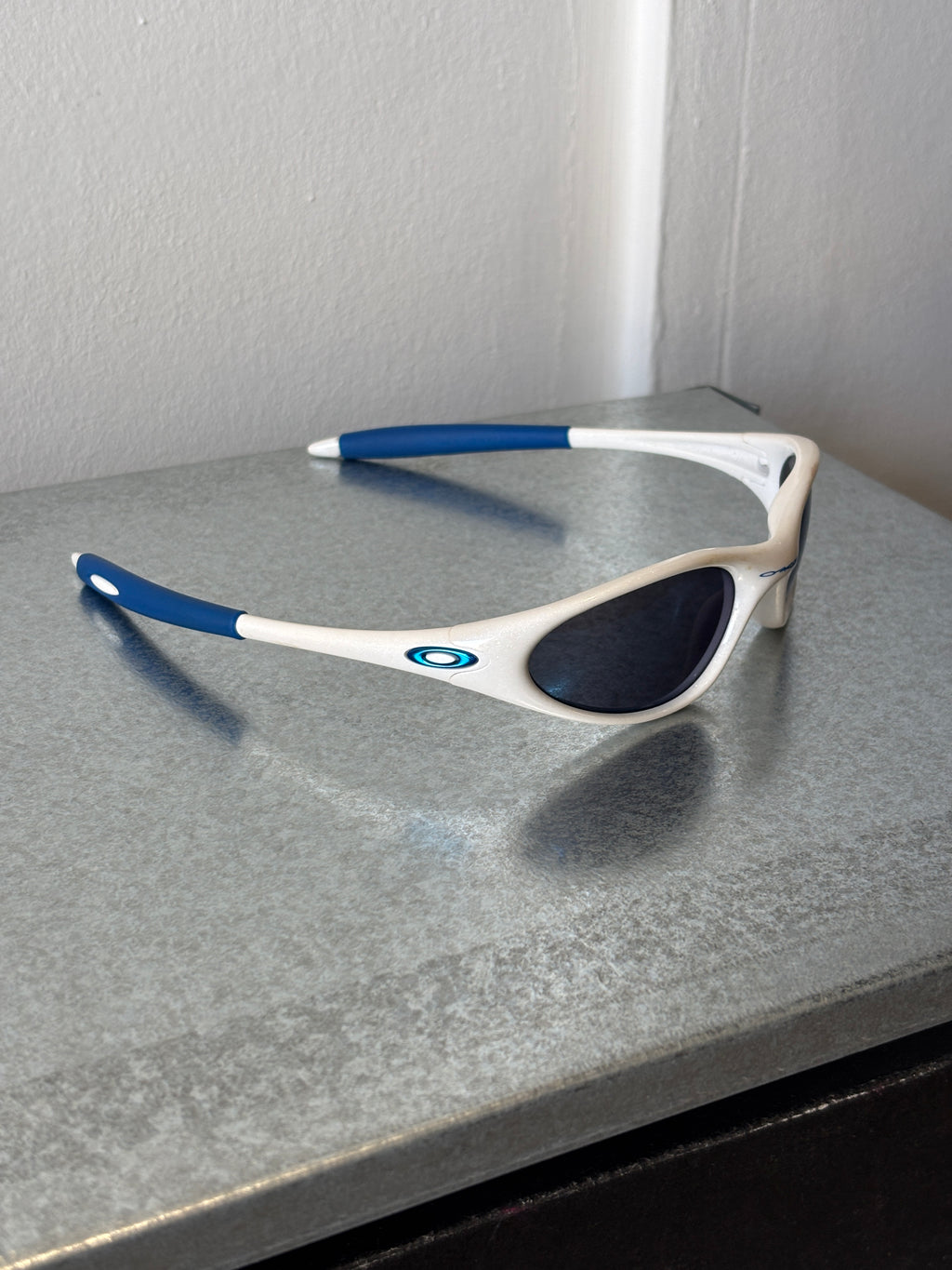 1999 Oakley Minute