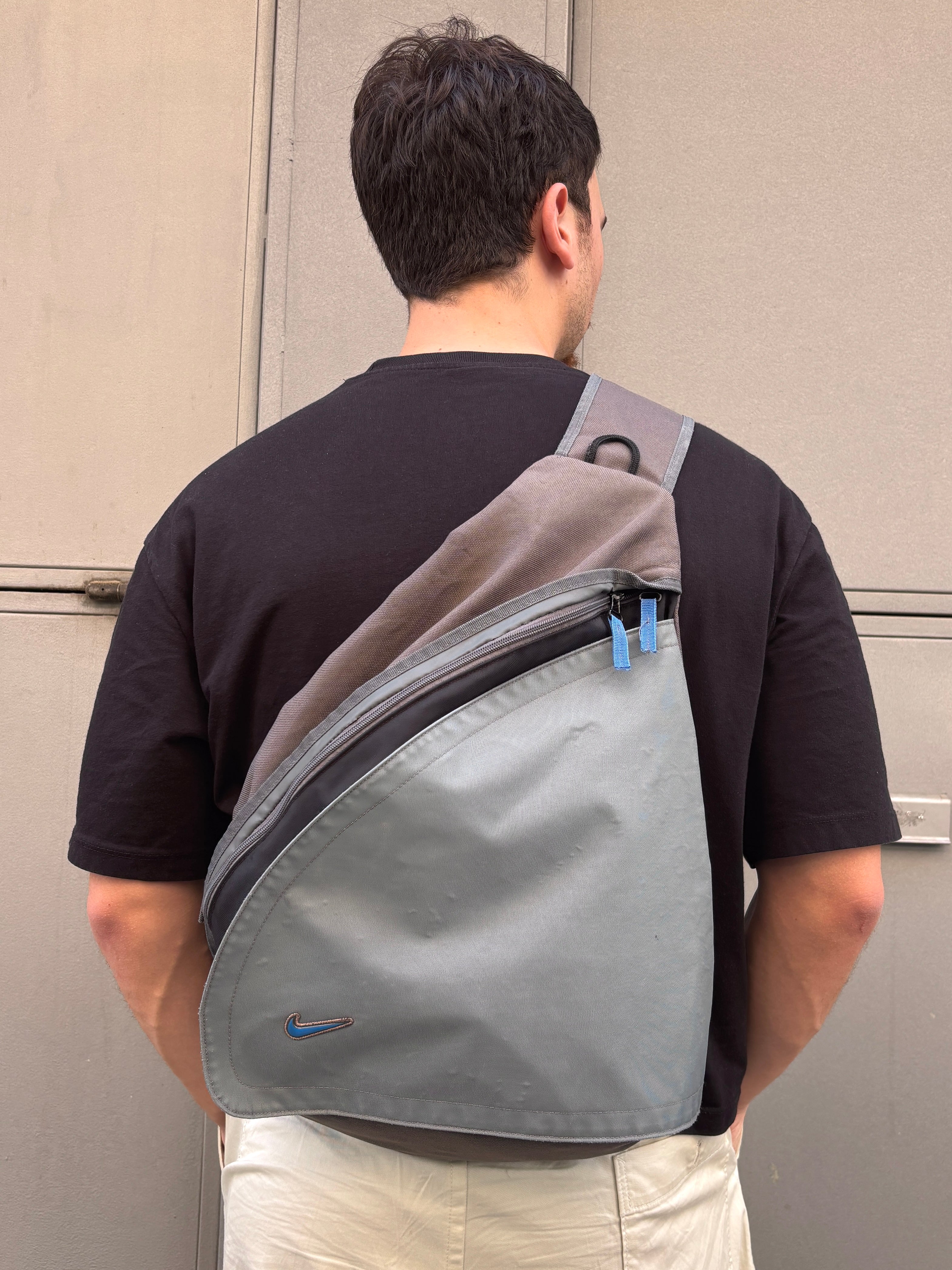 90'S NIKE STEALTH POCKET SLING BAG