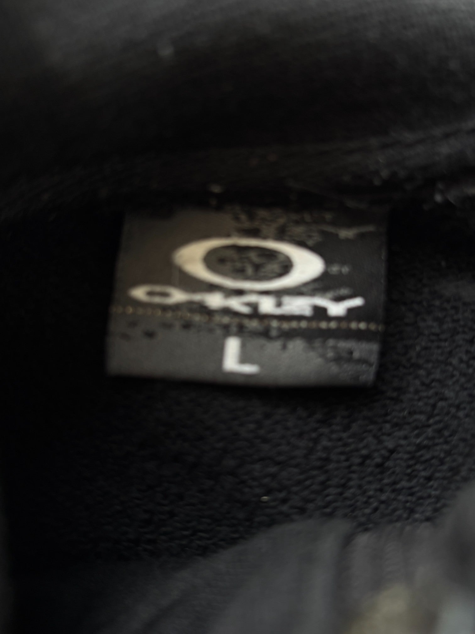 90'S OAKLEY SOFTWARE VERTICAL SPELL OUT EMBROIDERED SWEATER