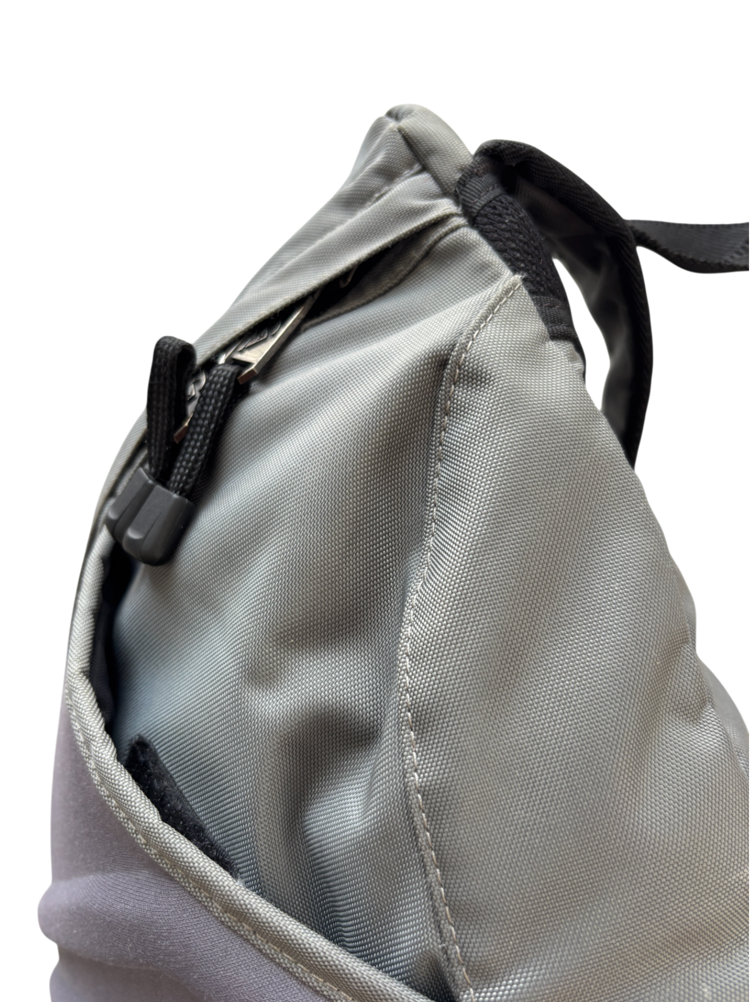 00'S QUIKSILVER HARD SHELL SLING BAG