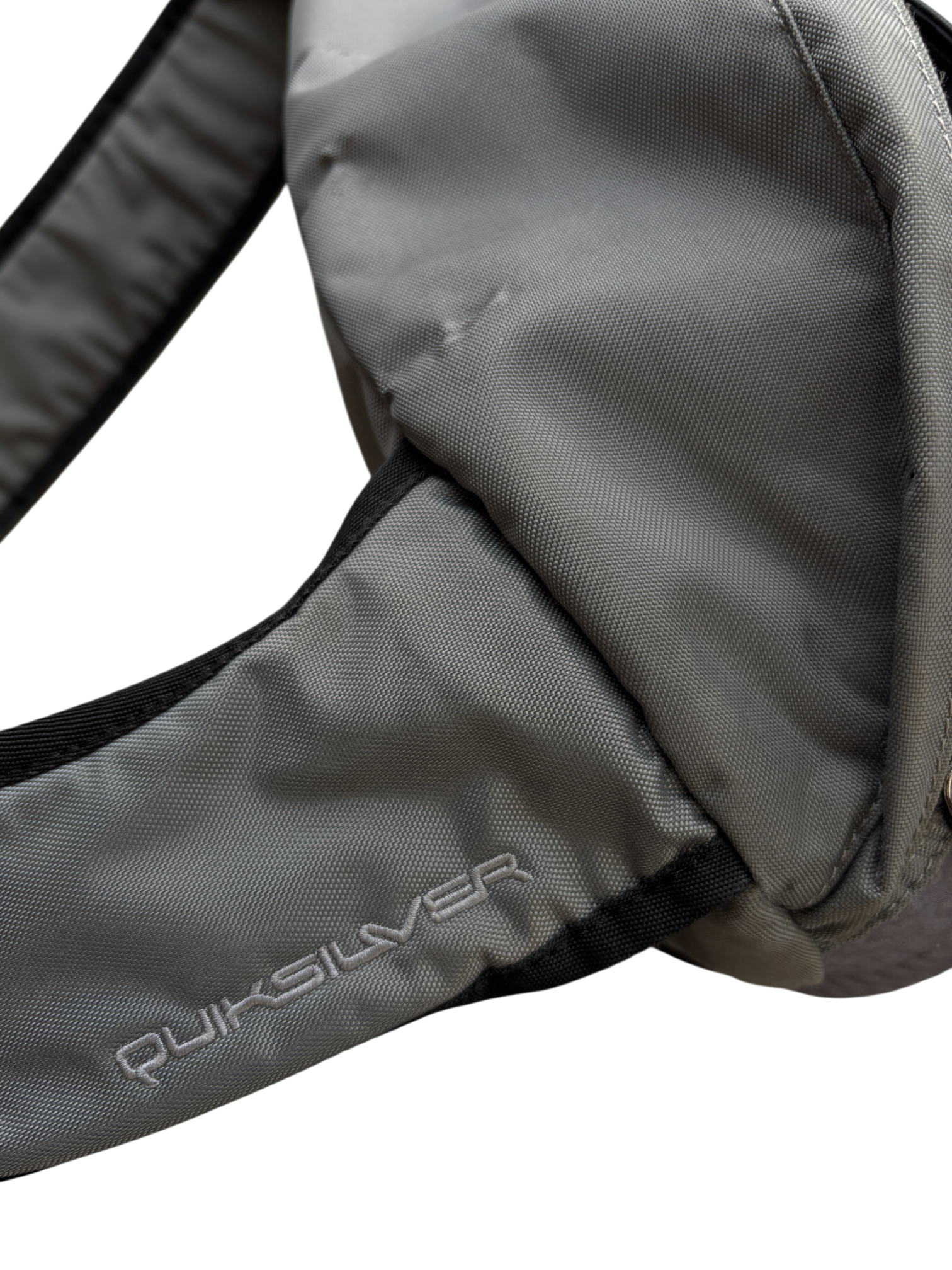 00'S QUIKSILVER HARD SHELL SLING BAG