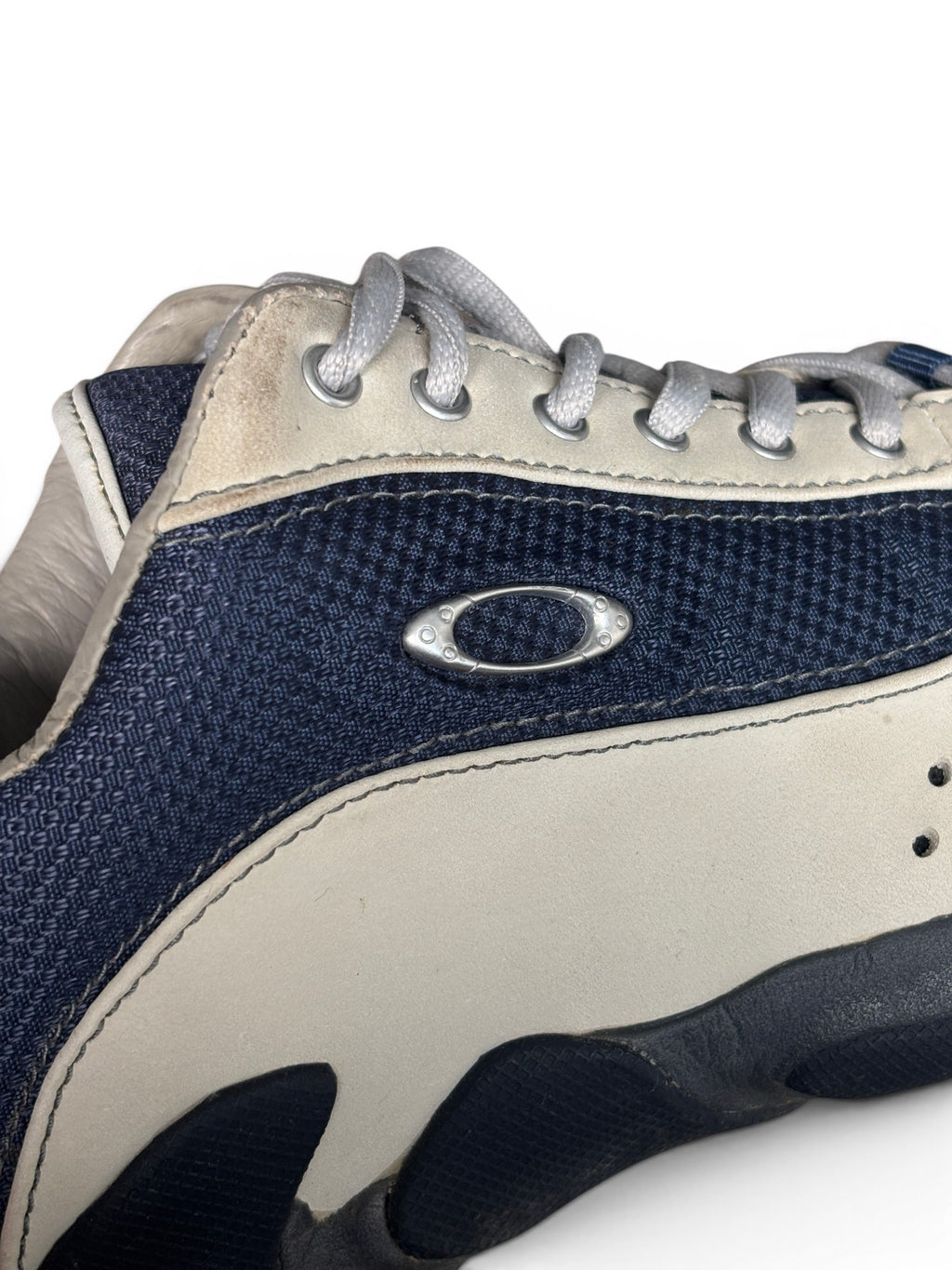 2002 Oakley Twitch Cement / Navy Low-top Shoes (42)