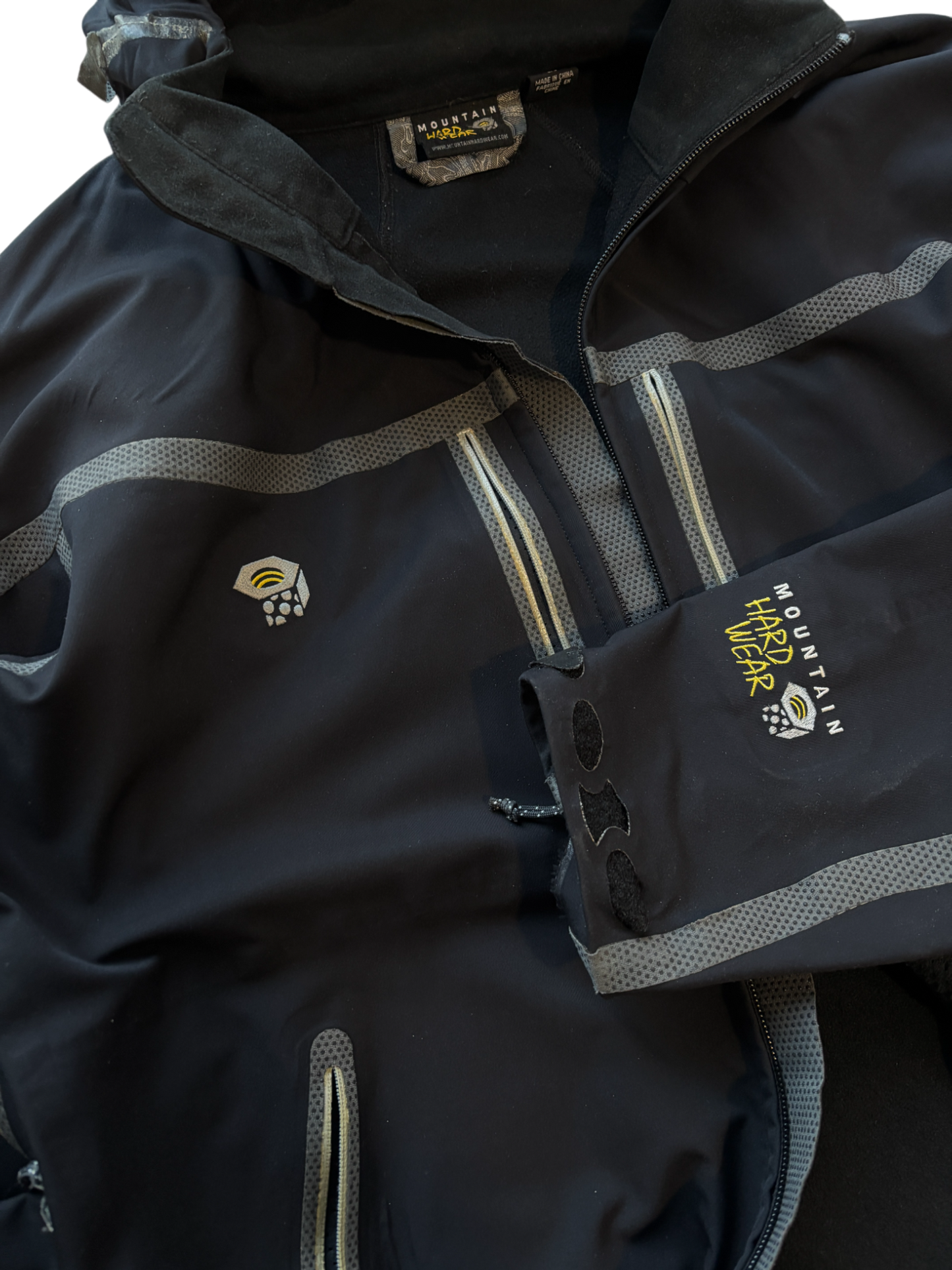 2000's Mountain Hardwear Taped Seam conduit Softshell Jacket (M)