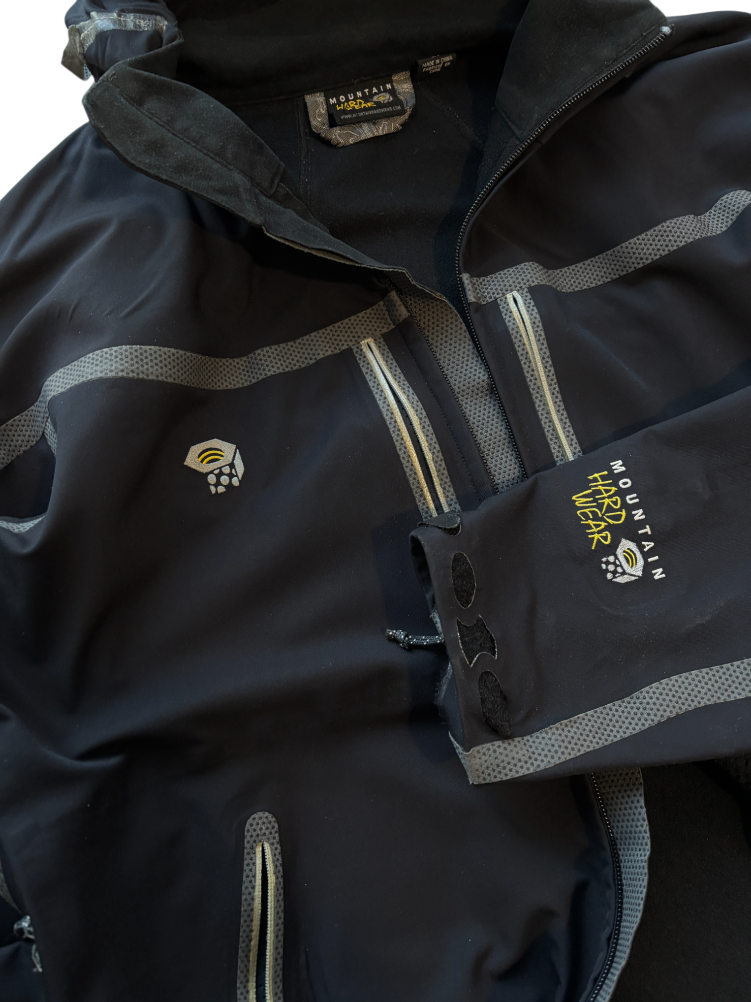 2000's Mountain Hardwear Taped Seam conduit Softshell Jacket (M)