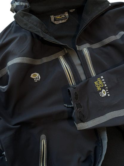 2000's Mountain Hardwear Taped Seam conduit Softshell Jacket (M)