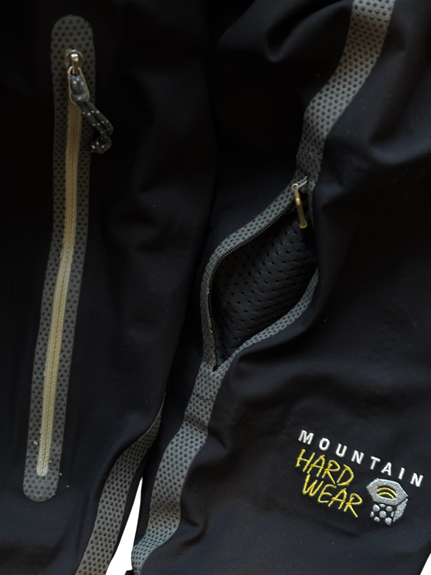2000's Mountain Hardwear Taped Seam conduit Softshell Jacket (M)