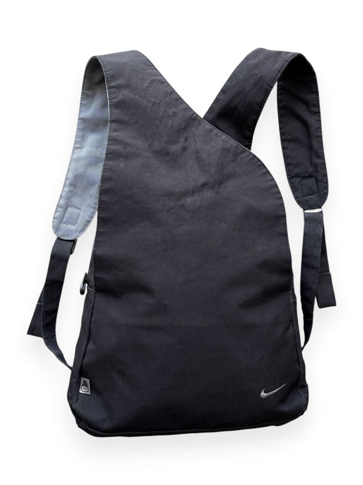 Nike magnetic flap backpack in black