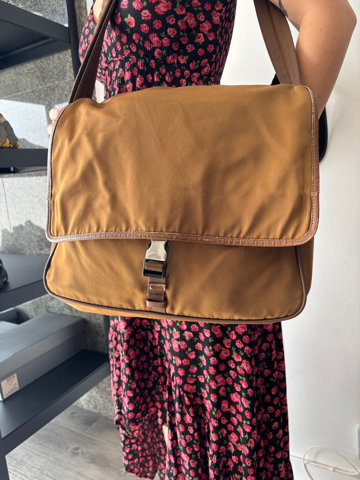00'S PRADA NYLON MESSENGER BAG