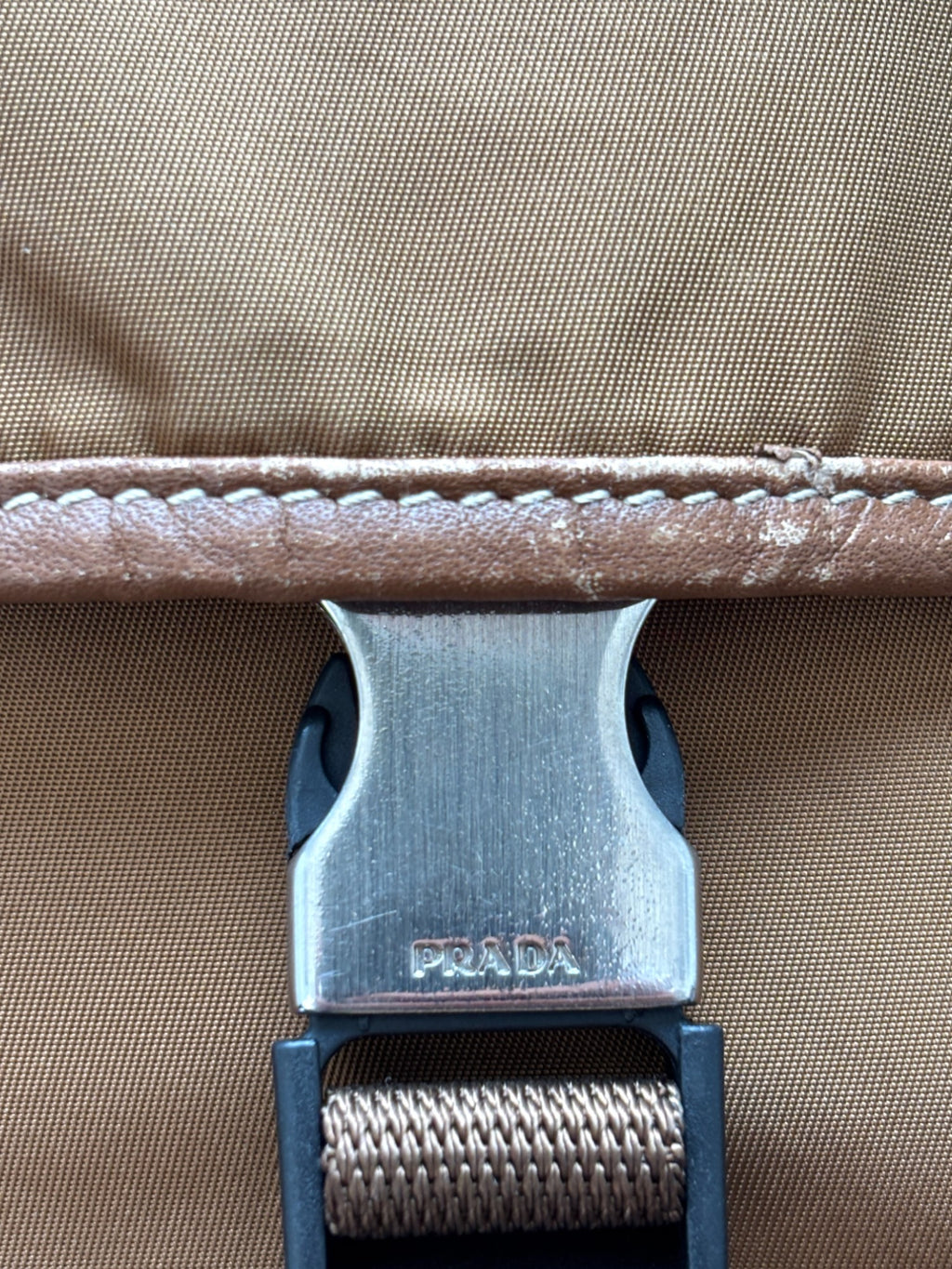 00'S PRADA NYLON MESSENGER BAG