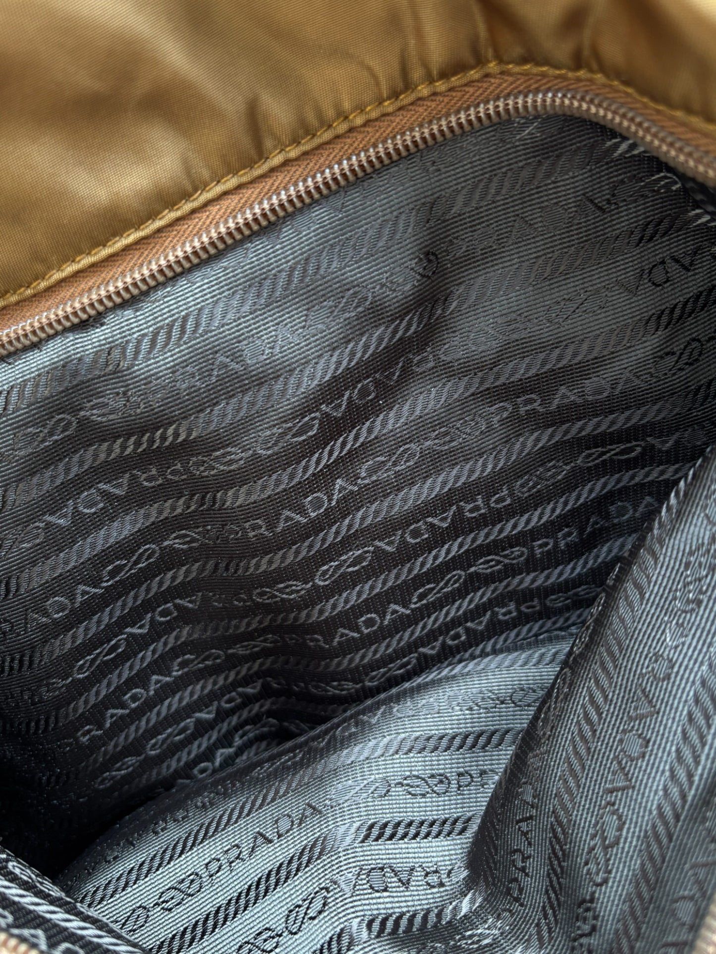 00'S PRADA NYLON MESSENGER BAG