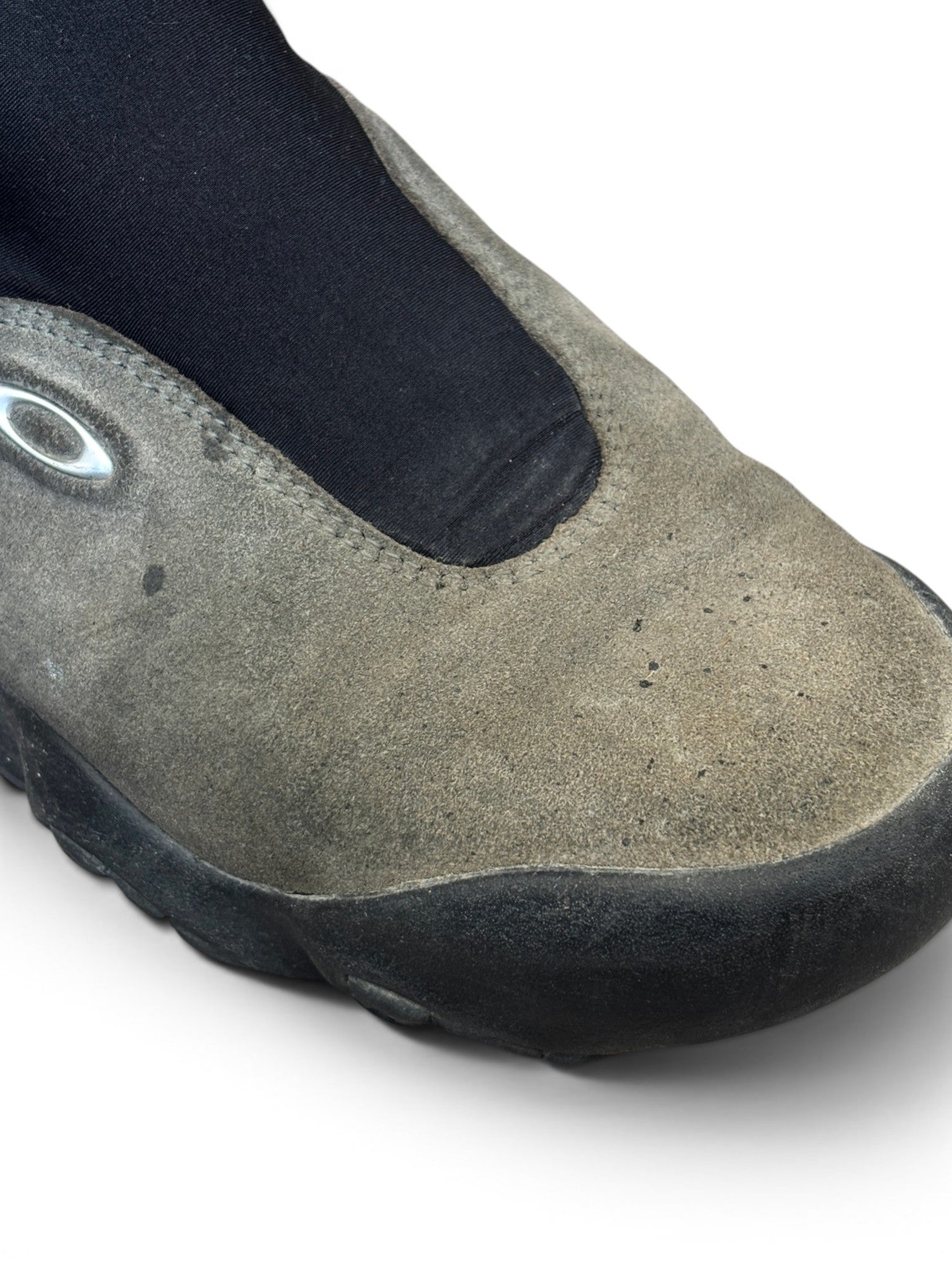 2000's Oakley Suede Flesh Slip Ons (42.5)
