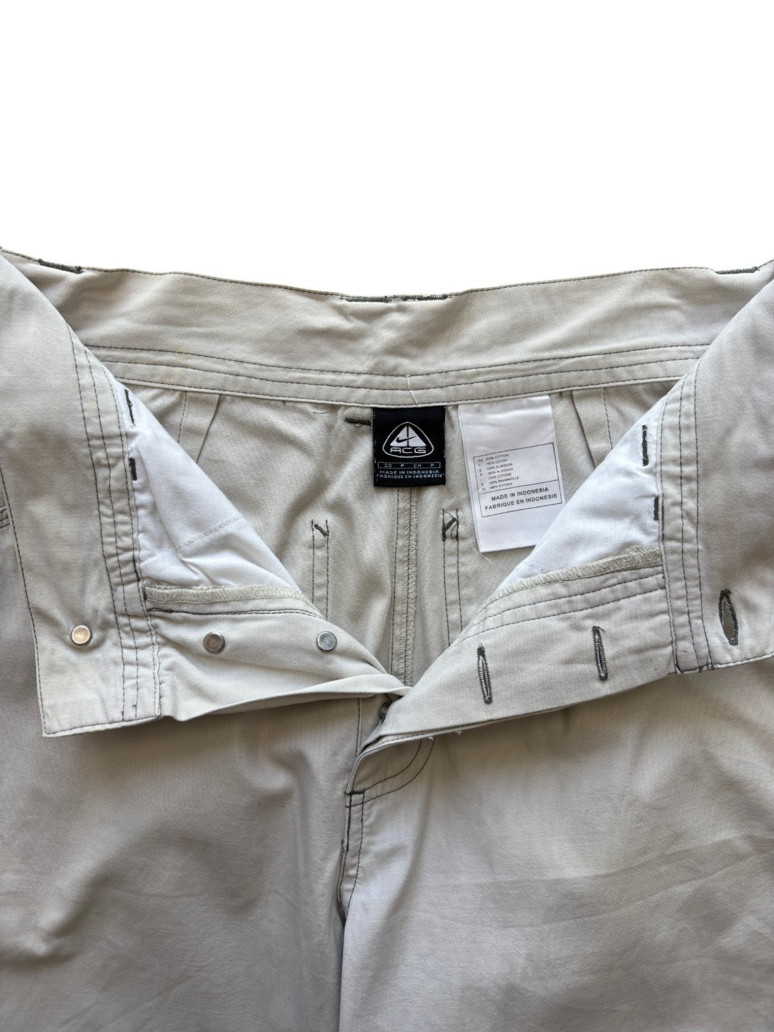Nike ACG Cargo Pocket Shorts (S-M)
