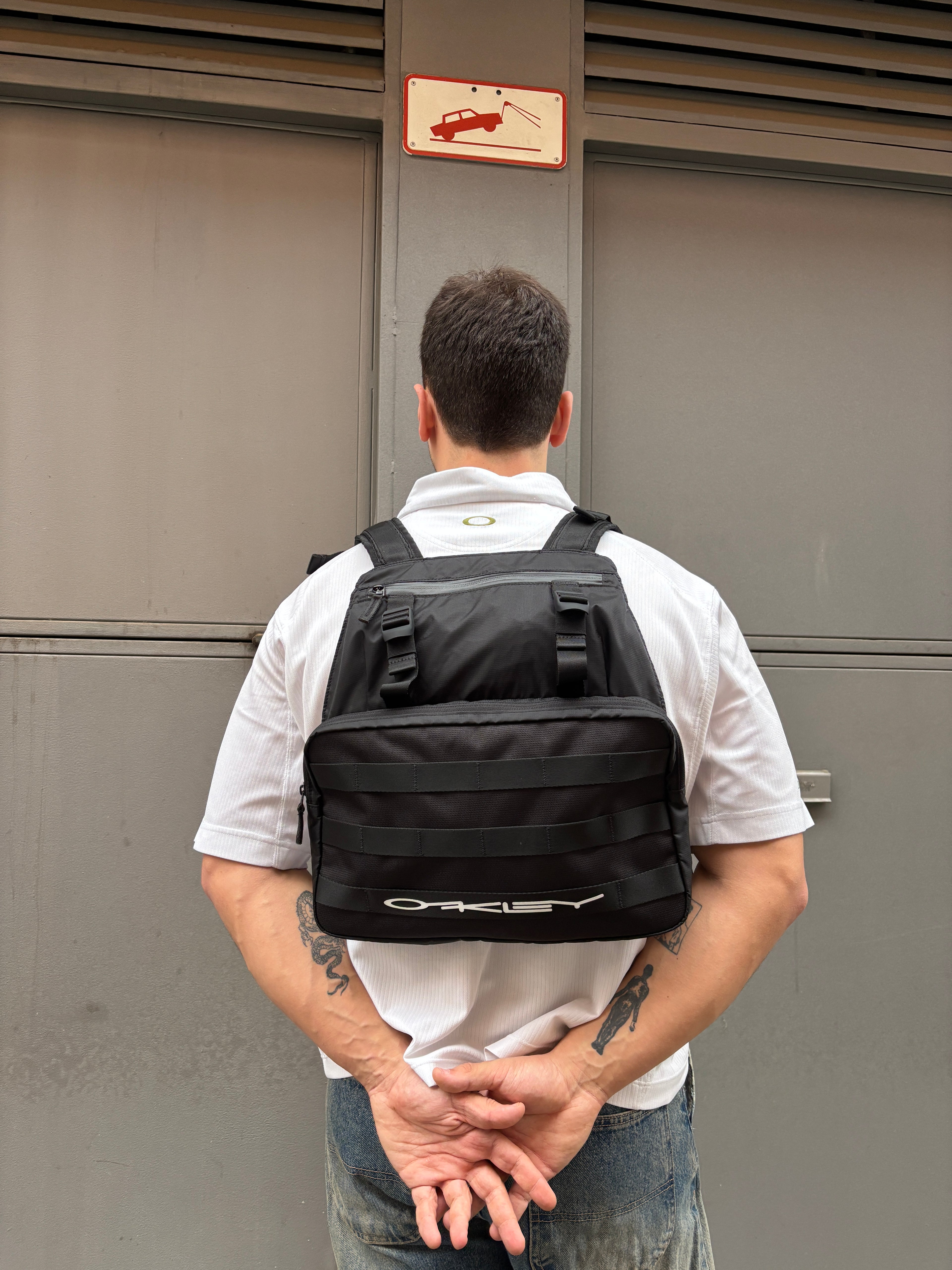 SS20 Oakley Stretch Logo Definition Bodybag Vest