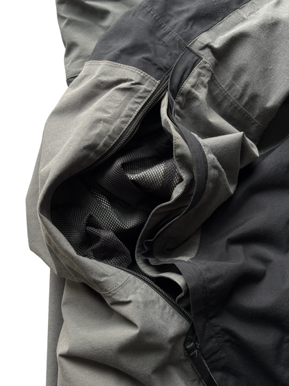 2000's Mountain Hardwear Waterproof Conduit Jacket (L)