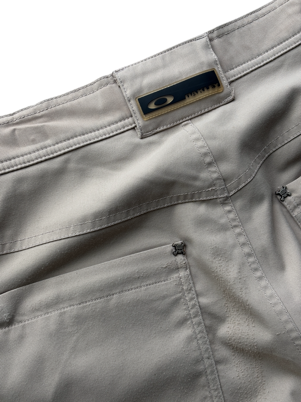 Early 2000's Oakley Skull Embroidered Ski Pants (M-L)