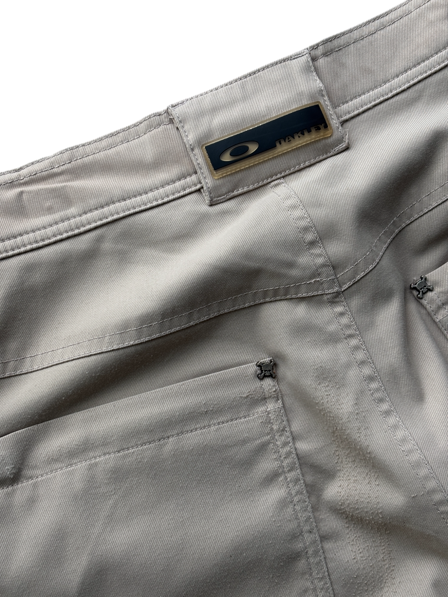 Early 2000's Oakley Skull Embroidered Ski Pants (M-L)