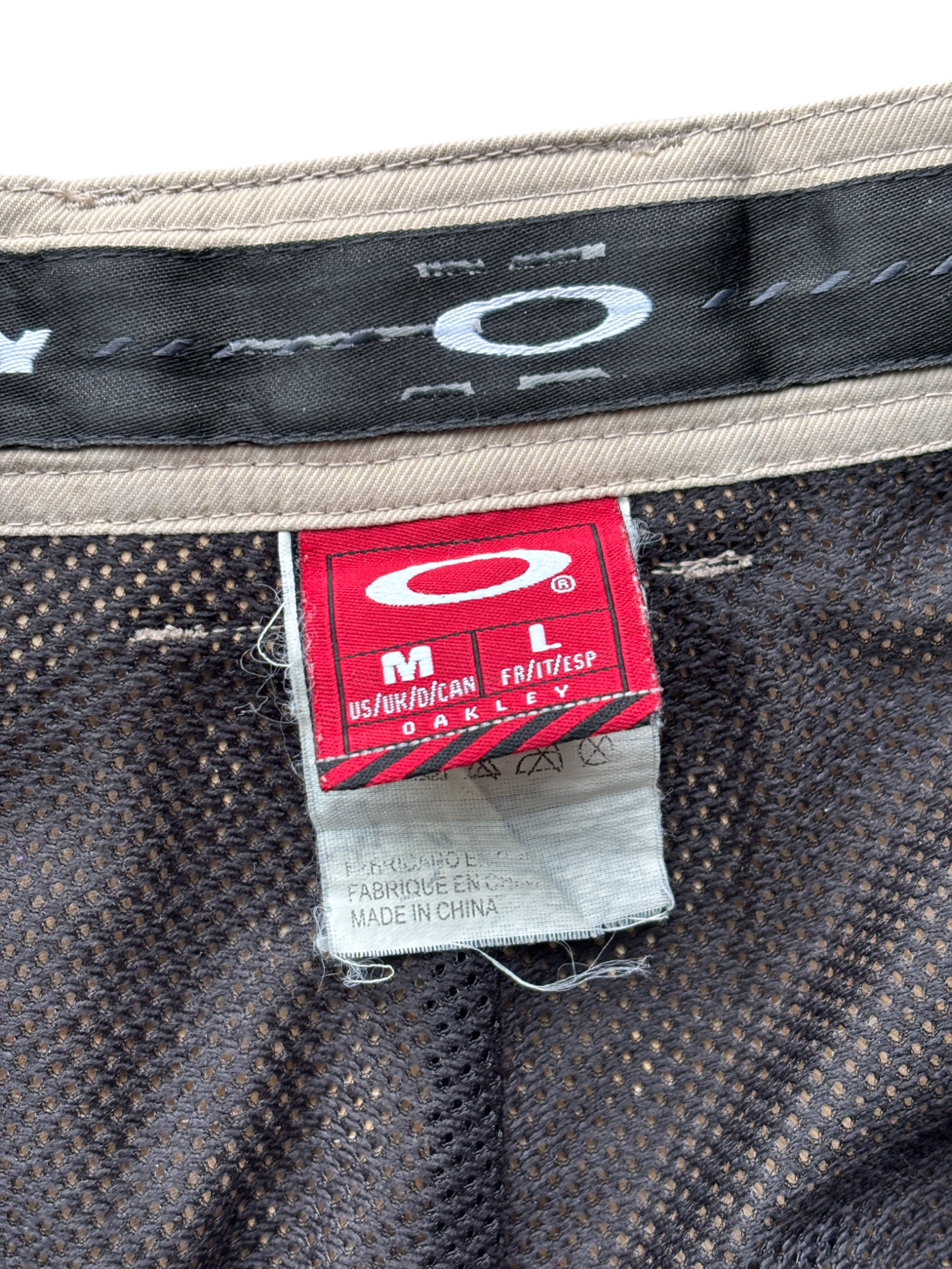 Early 2000's Oakley Skull Embroidered Ski Pants (M-L)