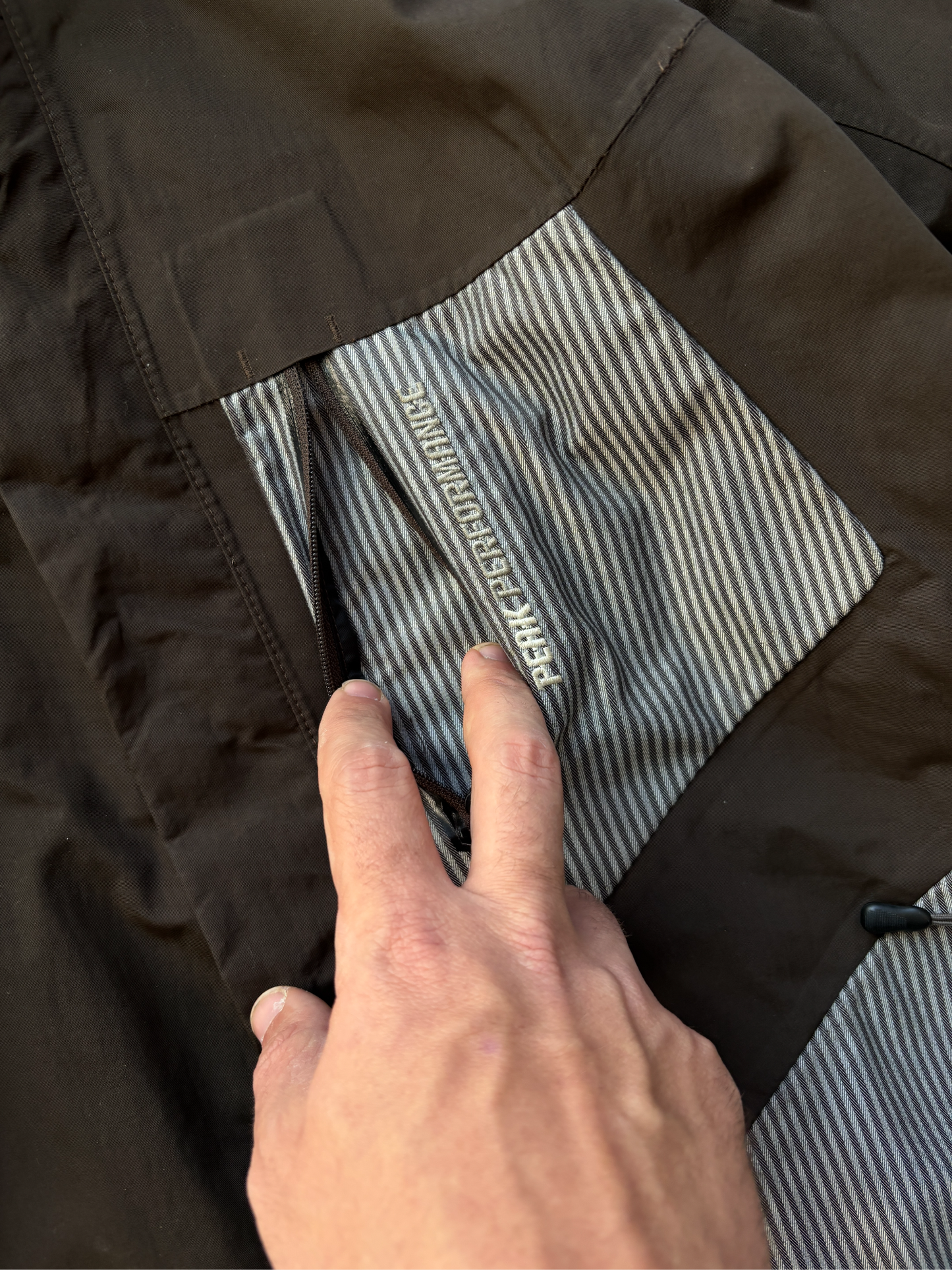 Peak Performance Chocolate / Blue Stripes Ski Jacket (L)