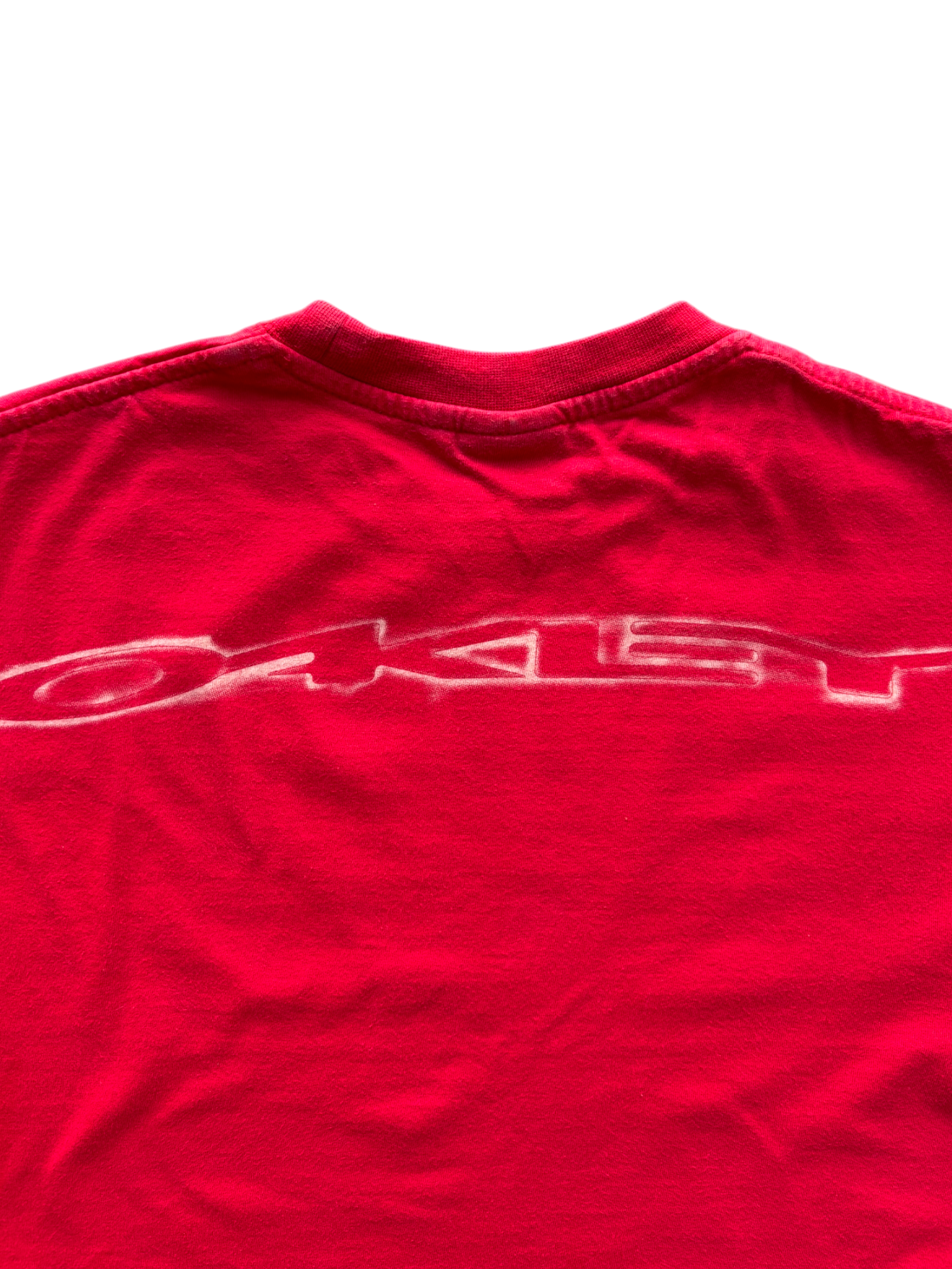 EARLY 00'S OAKLEY ICON / SPELL OUT RED GRAPHIC TEE