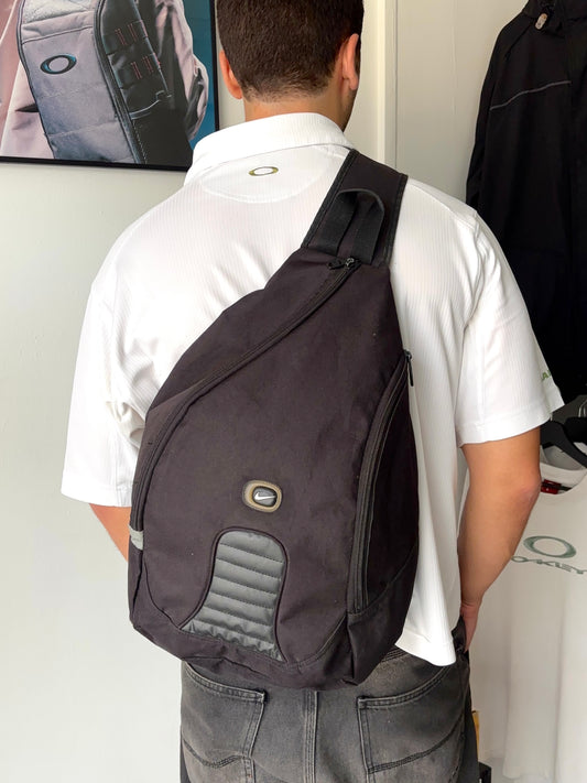 00'S NIKE ALL BLACK SLING BAG