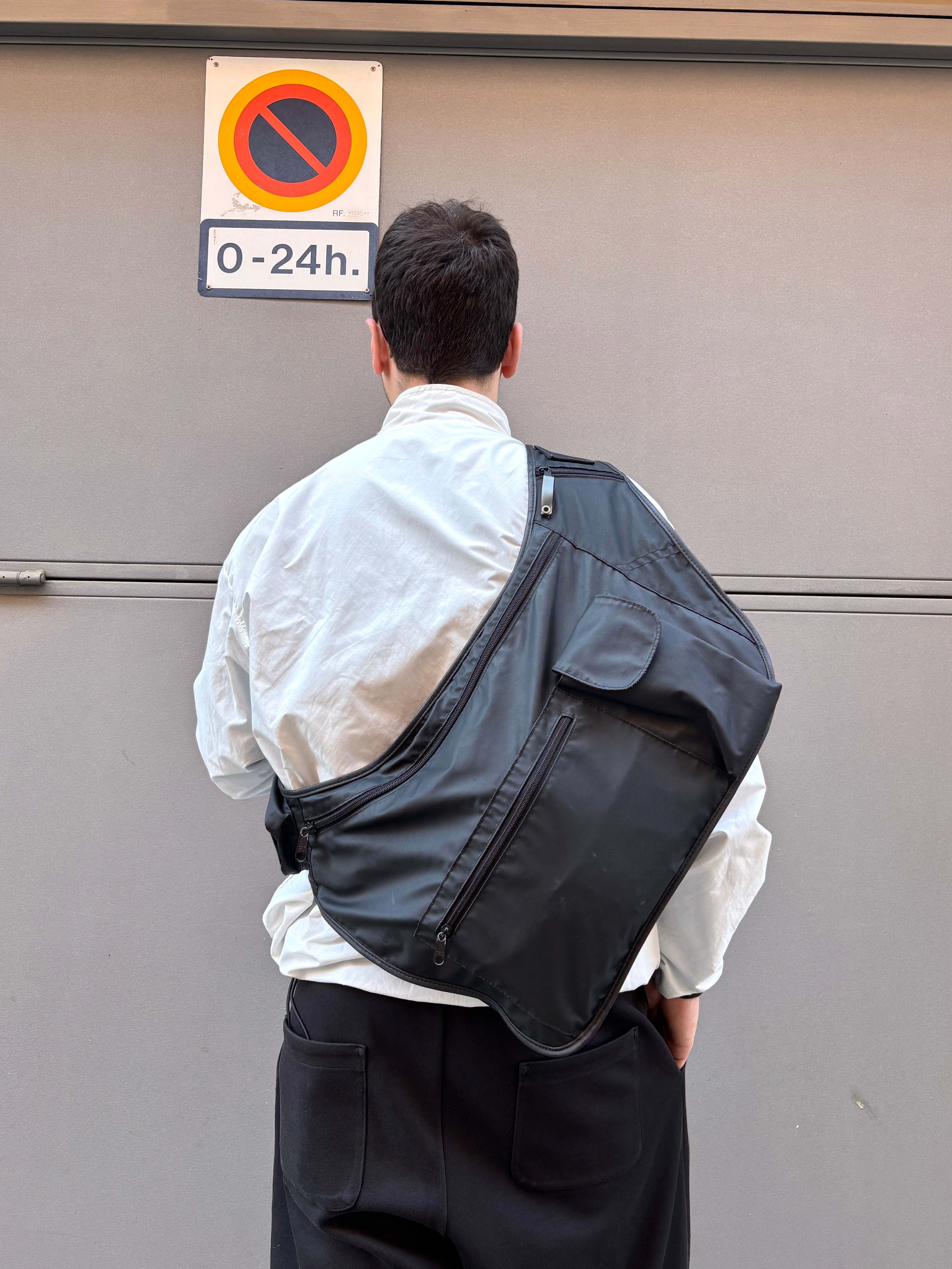 90'S GAP MULTI POCKET SLING BAG