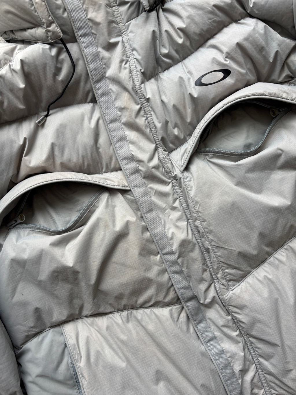 Early 2000's Oakley Light Grey Technical Puffer (M-L)