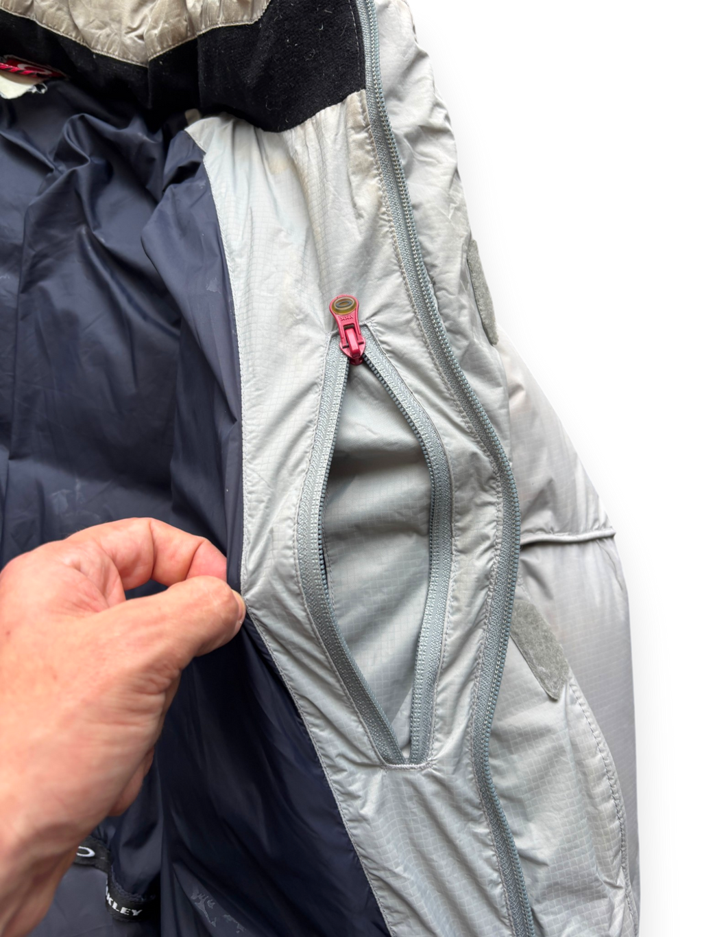 Early 2000's Oakley Light Grey Technical Puffer (M-L)