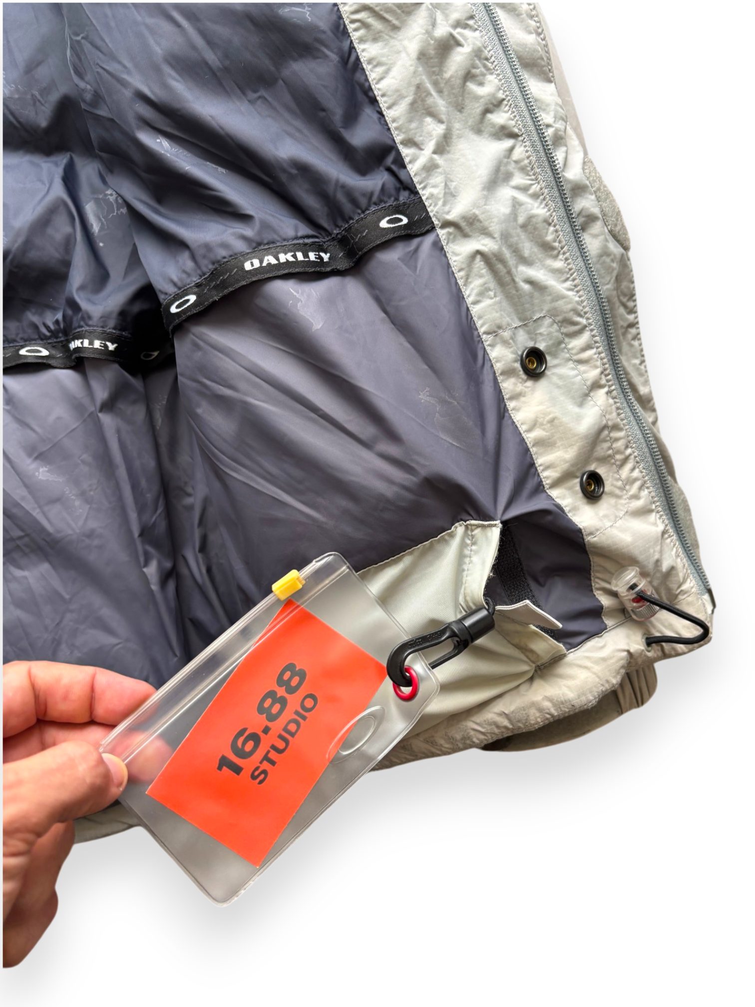 Early 2000's Oakley Light Grey Technical Puffer (M-L)