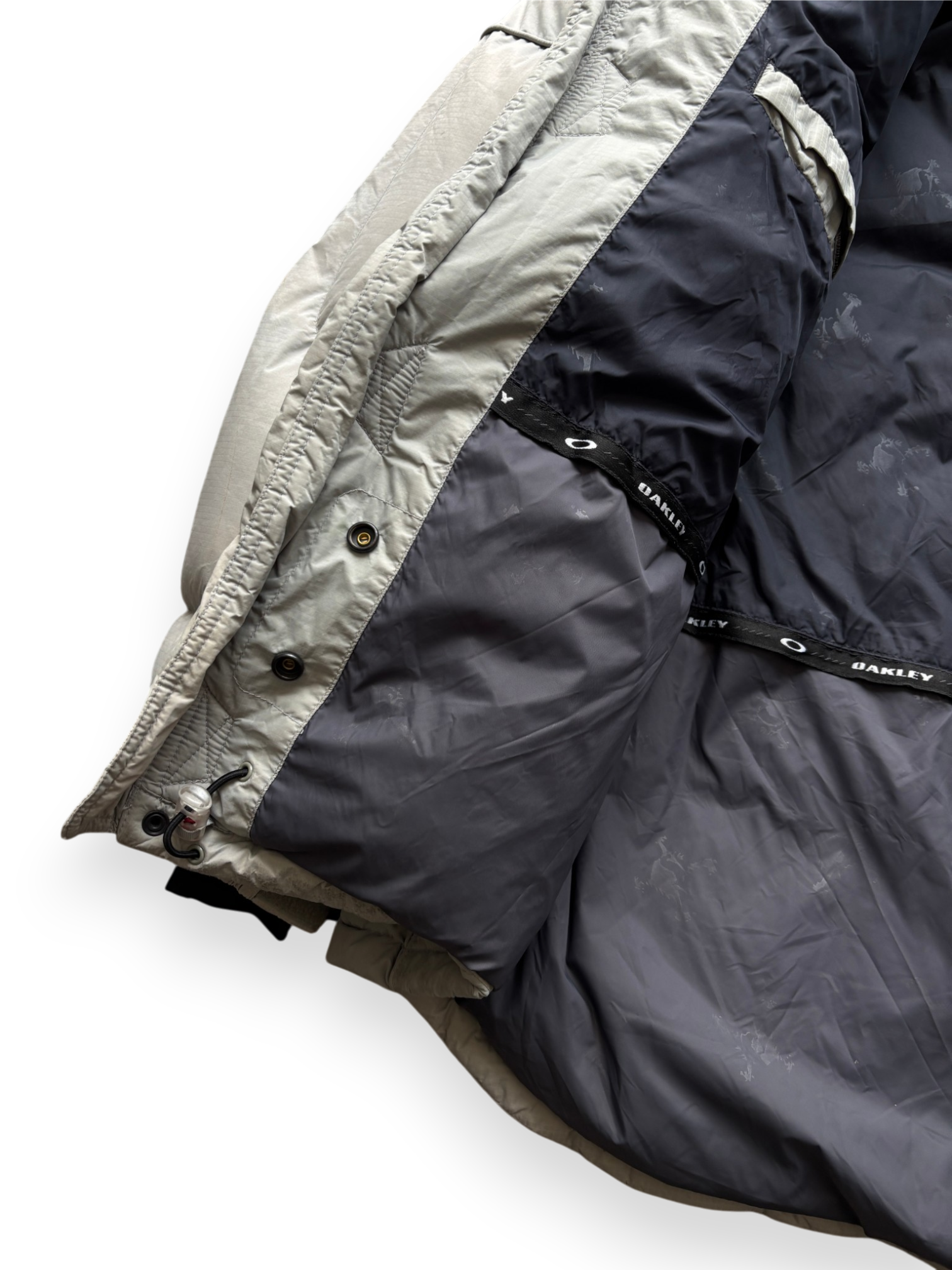 Early 2000's Oakley Light Grey Technical Puffer (M-L)