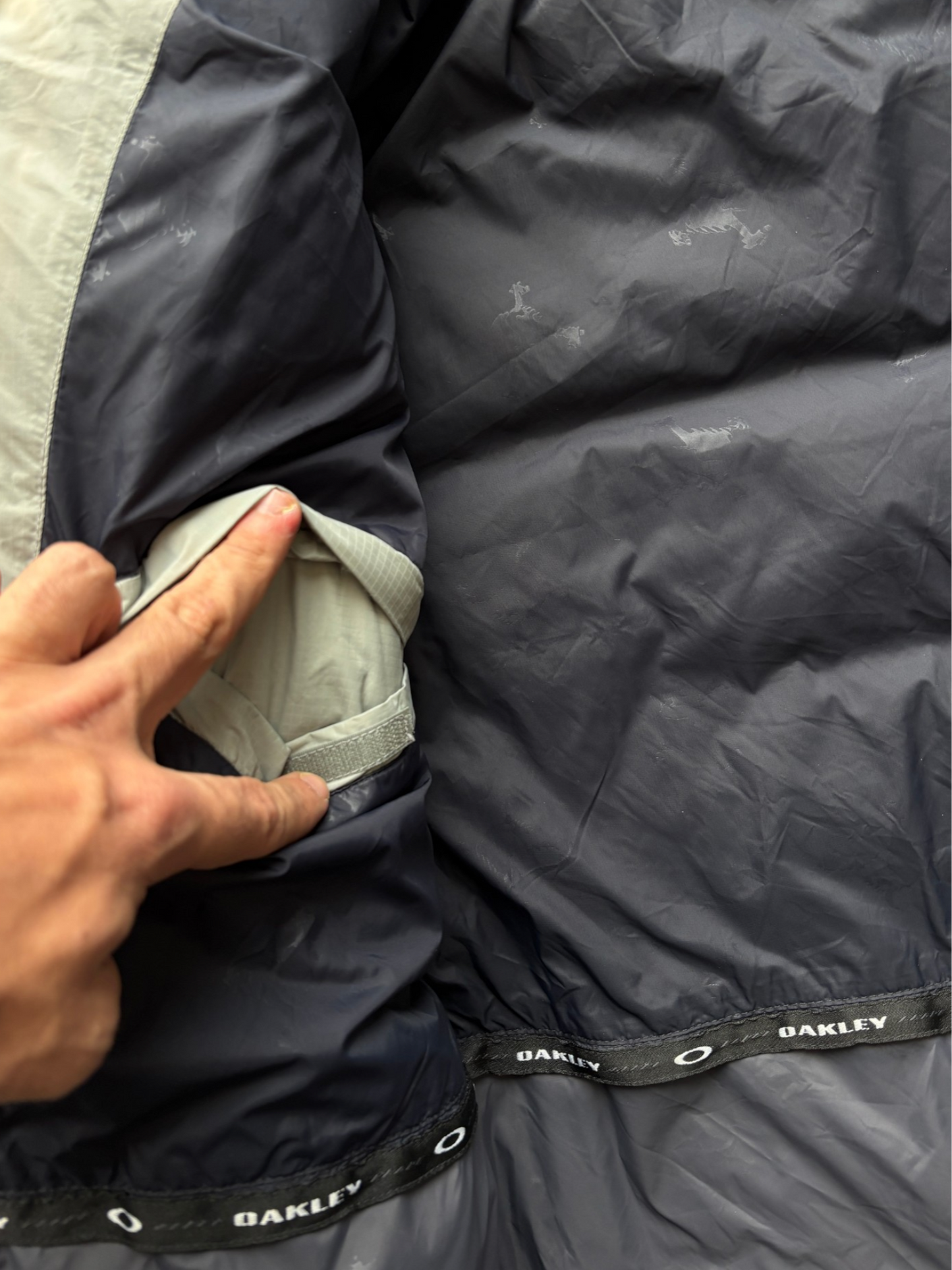 Early 2000's Oakley Light Grey Technical Puffer (M-L)