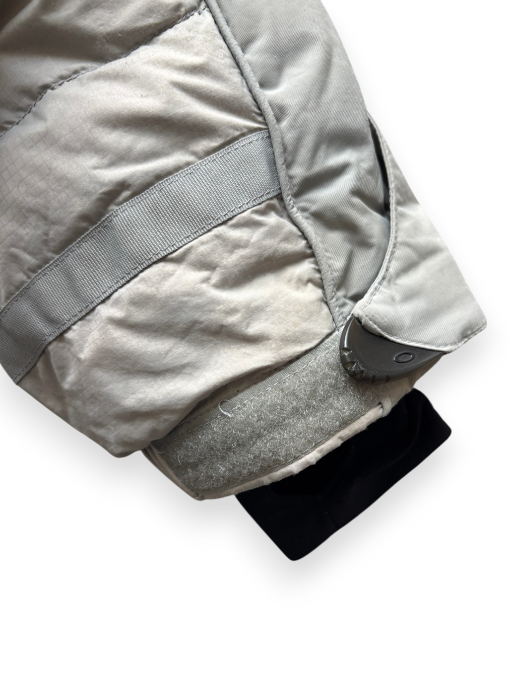 Early 2000's Oakley Light Grey Technical Puffer (M-L)