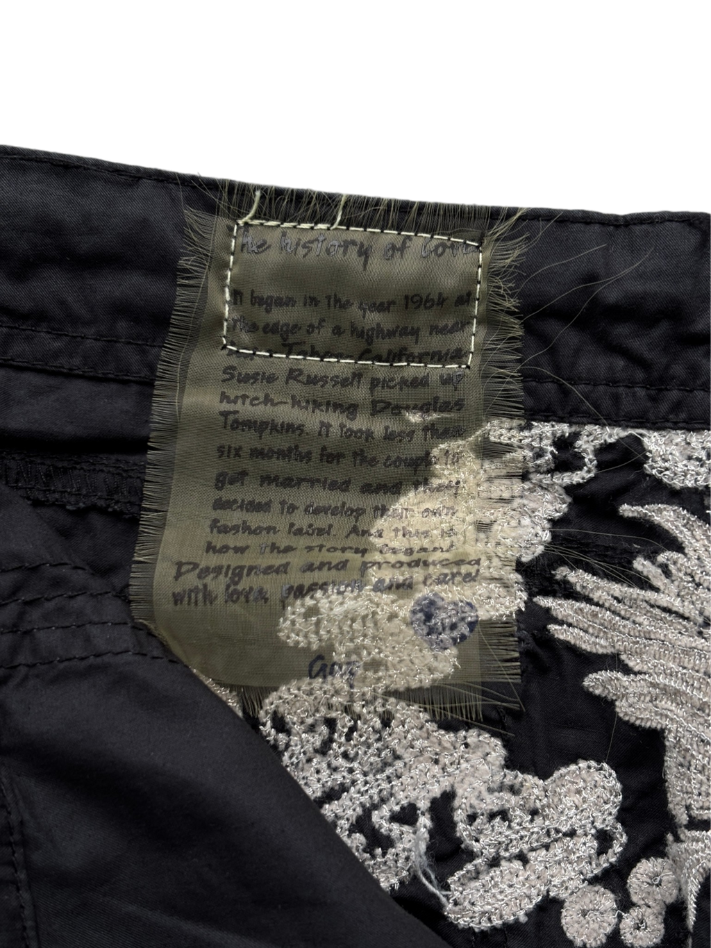 2010 GAP Embroidered Dragon Cargo Pants (M)