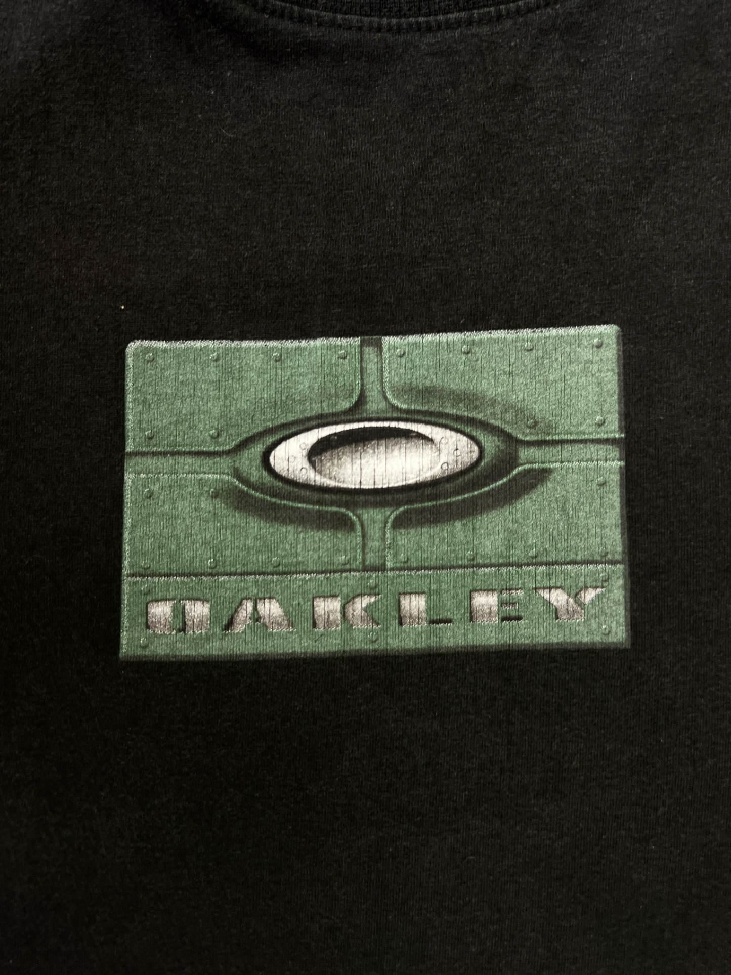 Early 00's Oakley icon graphic tee - L