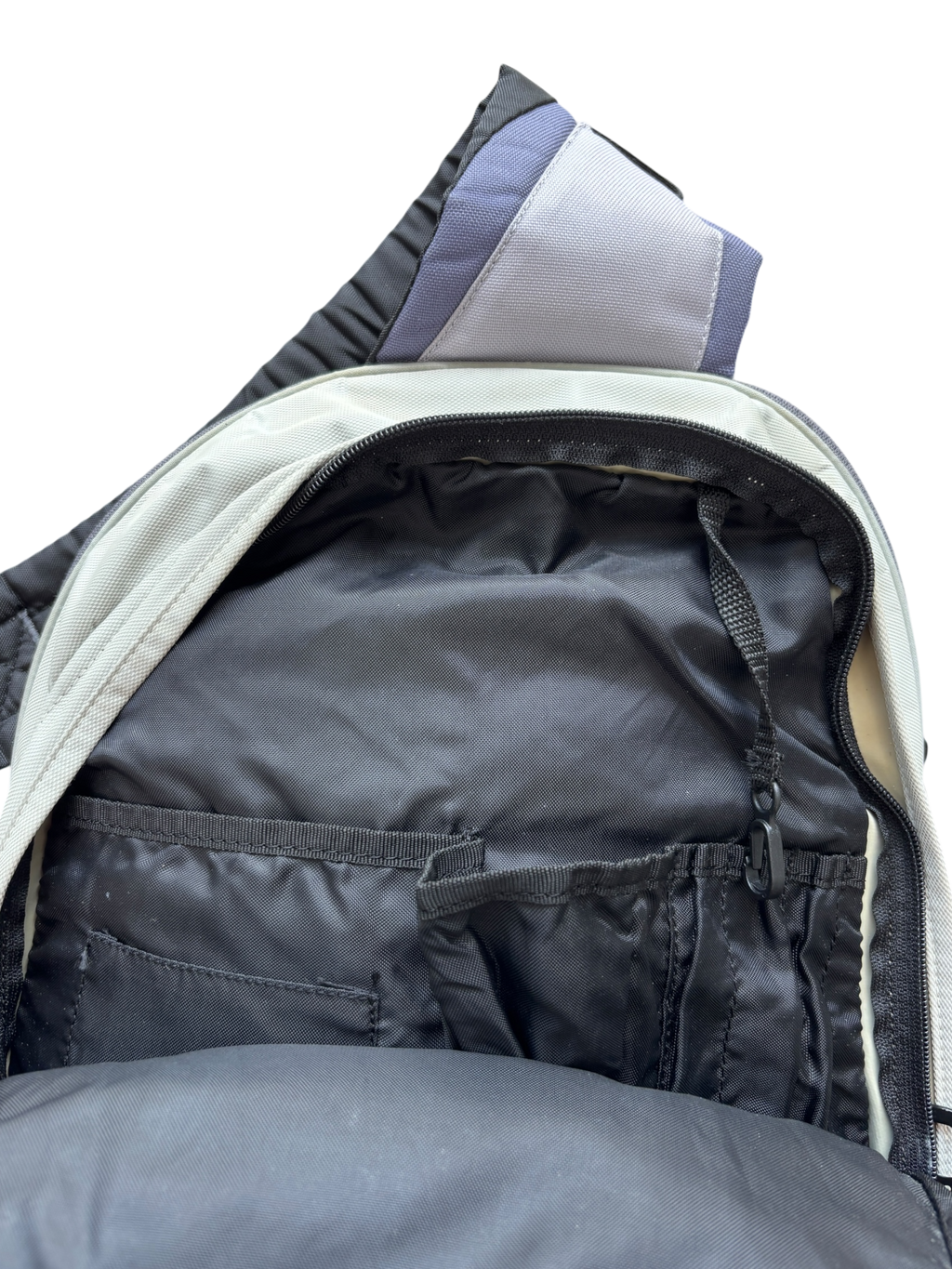 2000'S NIKE SLING BAG