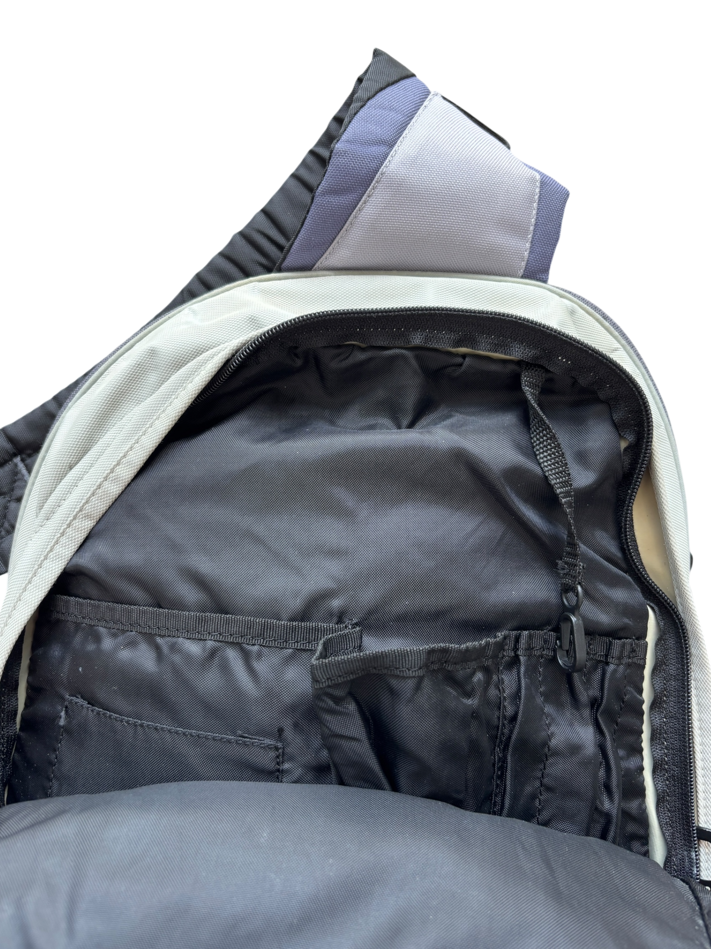 2000'S NIKE SLING BAG